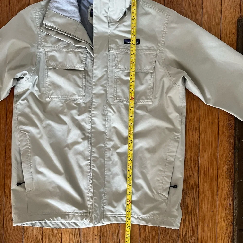Mens Patagonia Thundercloud waterprooff jacket. Size XS.